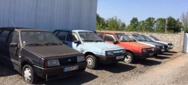 В одном из городов франции был обнаружен заброшенный автосалон lada