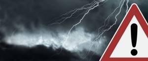 Как обезопасить себя, если машину ударил электрический провод или молния?