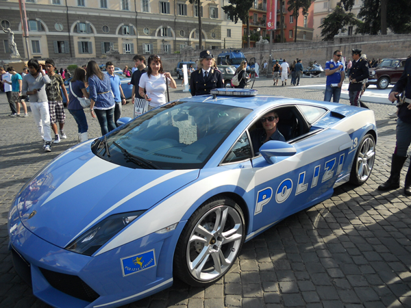 Топ-10 самых быстрых полицейских суперкаров