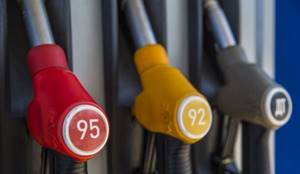 В какой стране самый дешевый бензин: узнаём цены