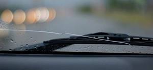 Как избежать образования трещин на лобовом стекле автомобиля?