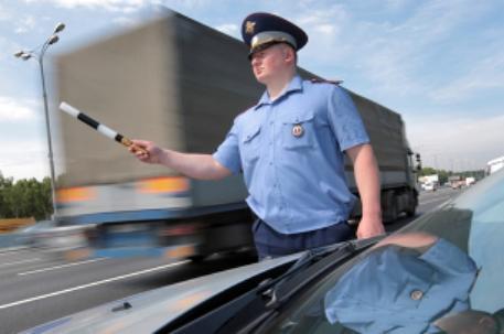 Юридически грамотно реагируем на требование автоинспектора выйти из автомобиля