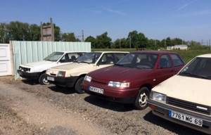В одном из городов Франции был обнаружен заброшенный автосалон lada