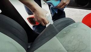 Как самому сделать пятновыводитель, который очистит любое пятно в салоне авто?