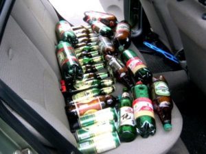 Распитие спиртных напитков в припаркованном автомобиле: законно ли?