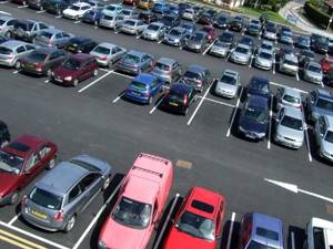 Как защитить авто от повреждений на парковке?