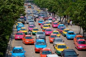 10 особенных правил дорожного движения в разных странах