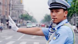 В Китае штрафуют за дорожные нарушения даже в рекламе