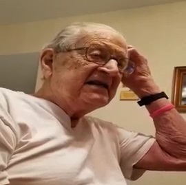 97-летний дедушка купил машину своей мечты и на примере показал, как дожить до глубокой старости