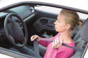 5 вещей, которые делать за рулем опасно