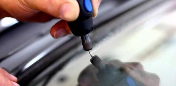 Как избежать образования трещин на лобовом стекле автомобиля?