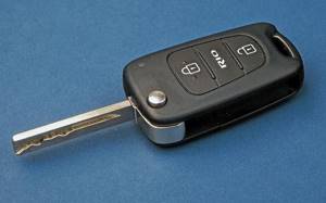 Зачем запасной ключ прятать в автомобиле?