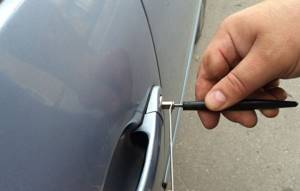 Как открыть автомобиль, если нет ключа?