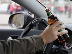 Распитие спиртных напитков в припаркованном автомобиле: законно ли?