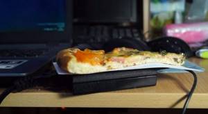Как довести пиццу домой теплой