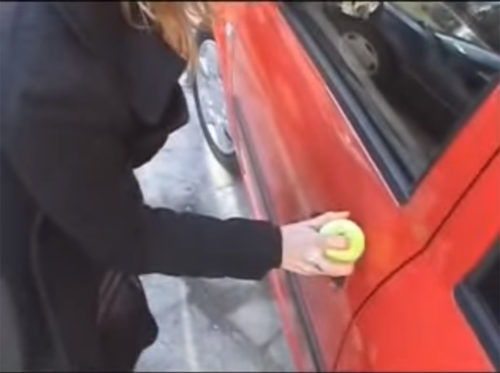 Как теннисный мяч может помочь в парковке авто?