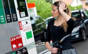 Как быстро на заправке определить некачественный бензин?