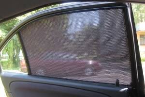 Шторки на окнах автомобиля: разрешено или запрещено?