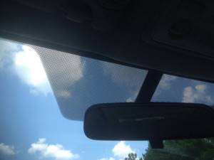 Зачем нужны черные точки на окнах автомобиля
